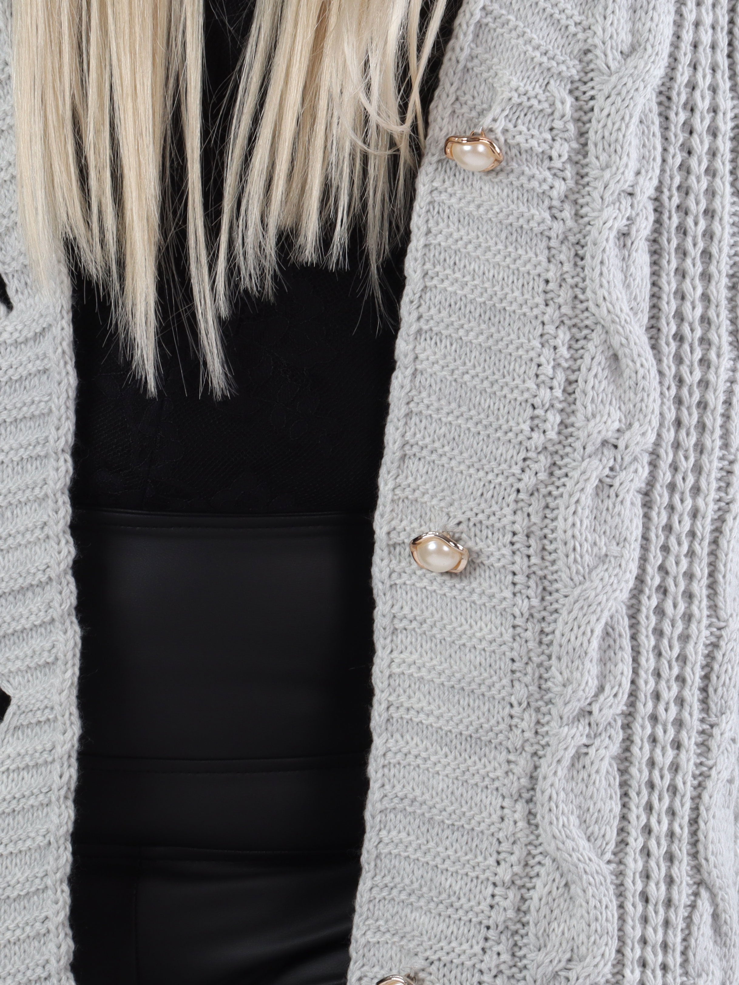 Noa - Plus size cardigan med kabelstrik